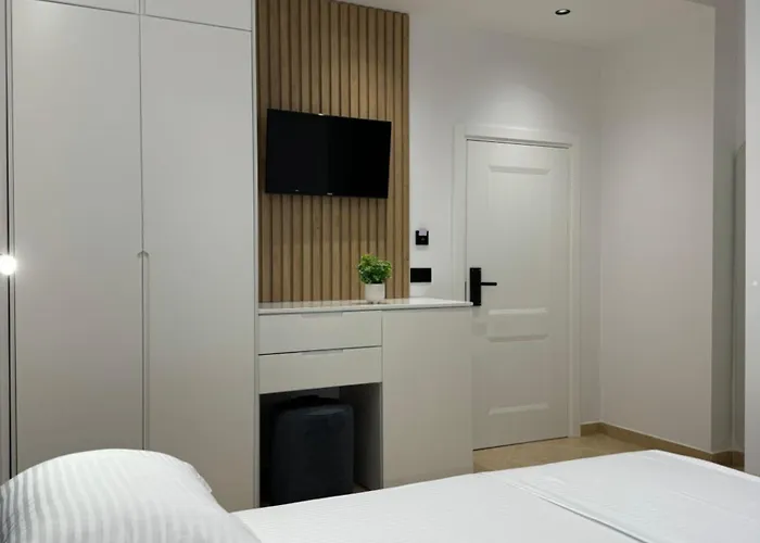 Huqi Seaside 3* Durrës